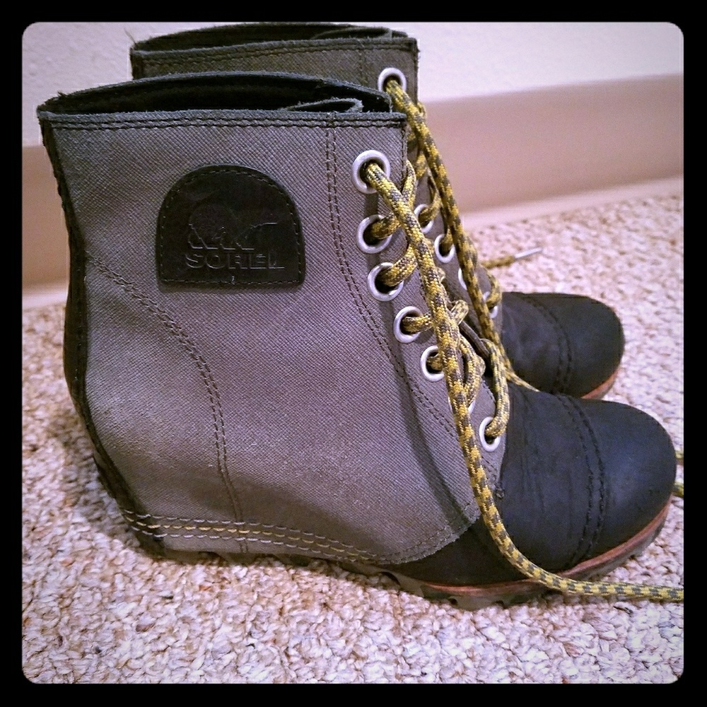 Sorel wedge boots size 6.5